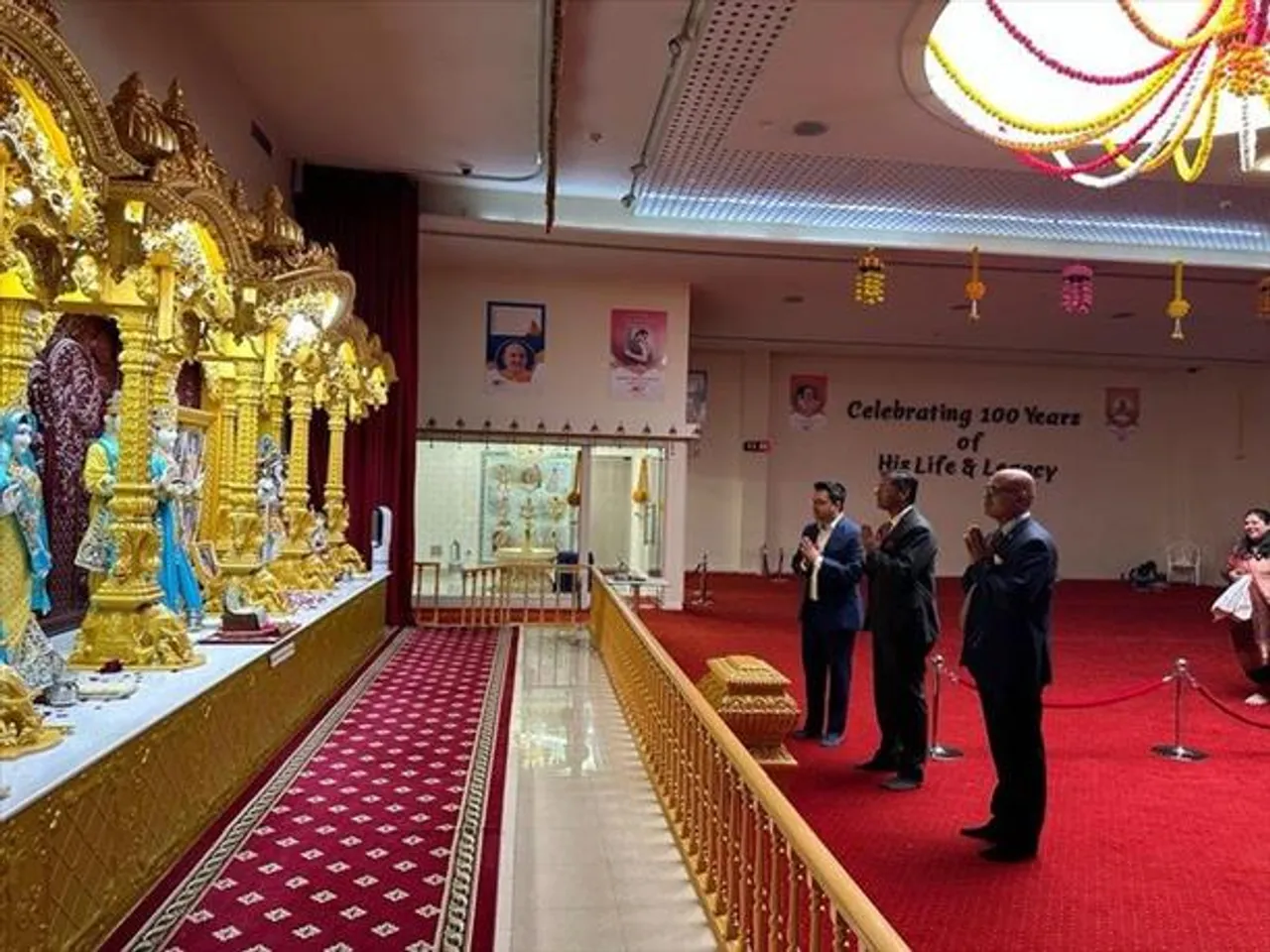 মেলবোর্নের শ্রী স্বামীনারায়ণ মন্দিরে শ্রদ্ধা জানালেন অস্ট্রেলিয়ার হাই কমিশনার