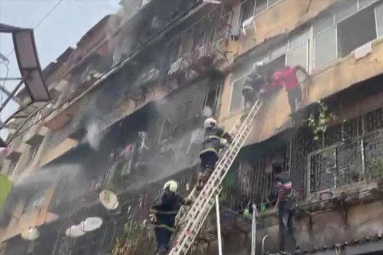 মুম্বইয়ের বহুতলে আগুন