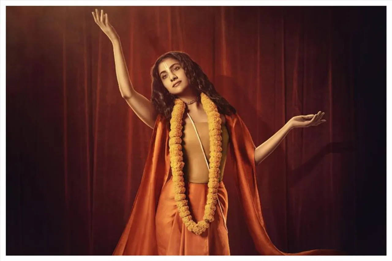 এবার বিনোদিনী দাসীর চরিত্রে রুক্মিণী