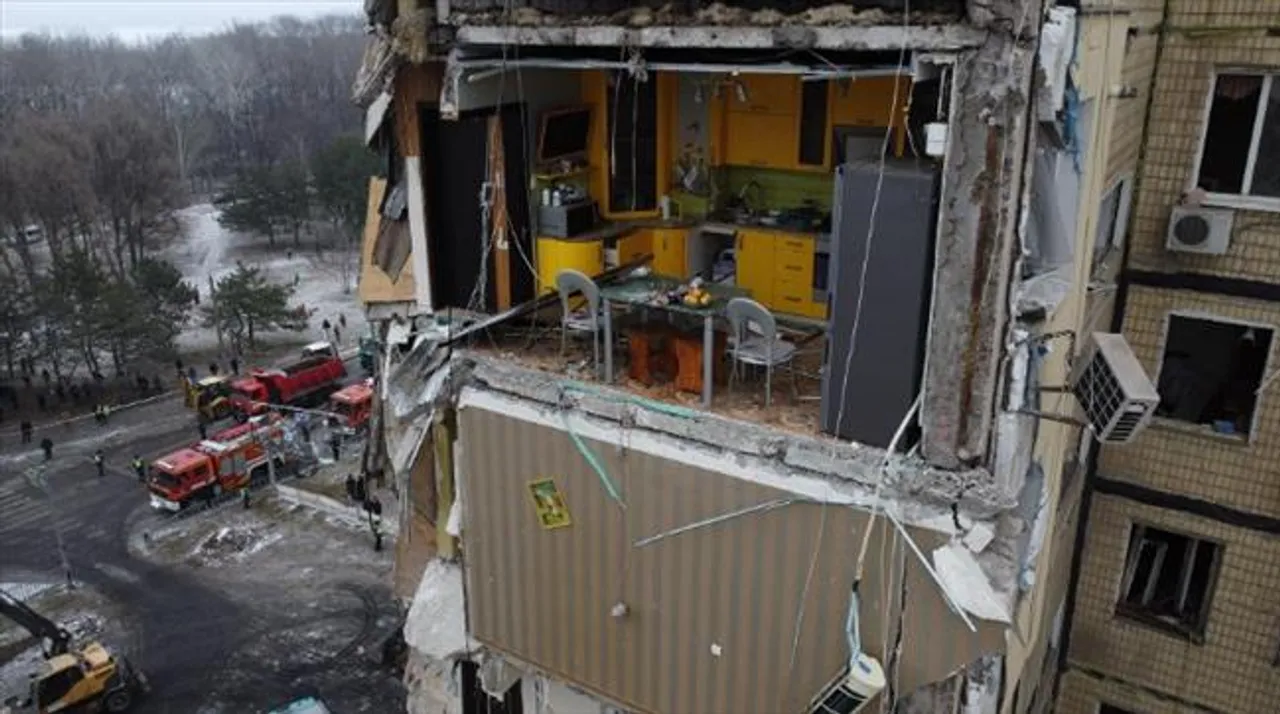 ডিনিপ্রো অ্যাপার্টমেন্ট ভবনে রুশ হামলায় নিহতের সংখ্যা বেড়ে ৪৫