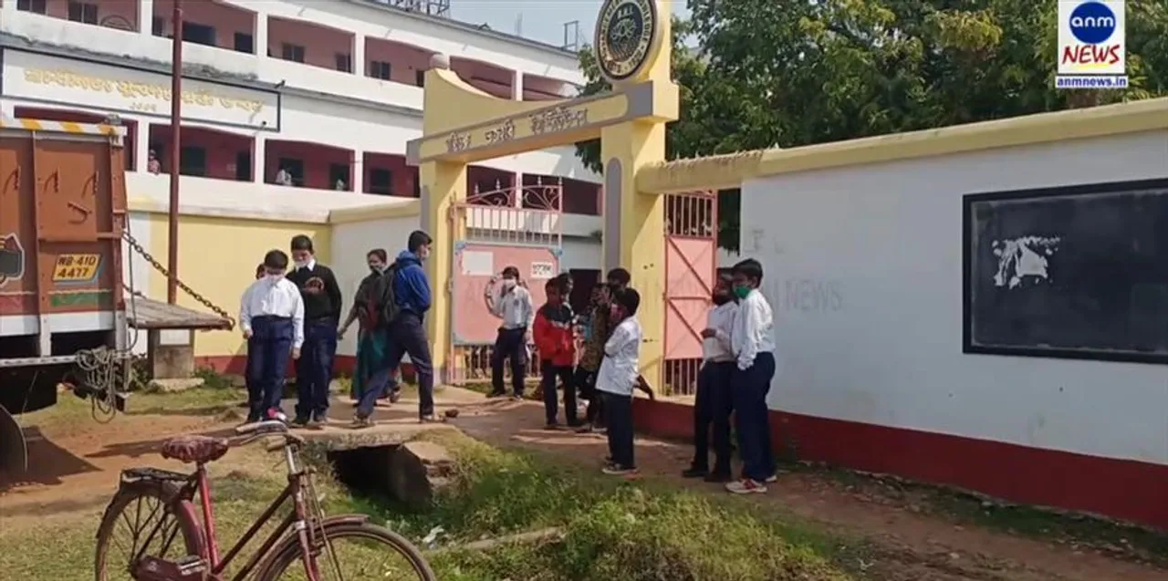 আজ থেকে ছোটদের স্কুল, ব্যাগ পিঠে প্রস্তুত খুদেরা