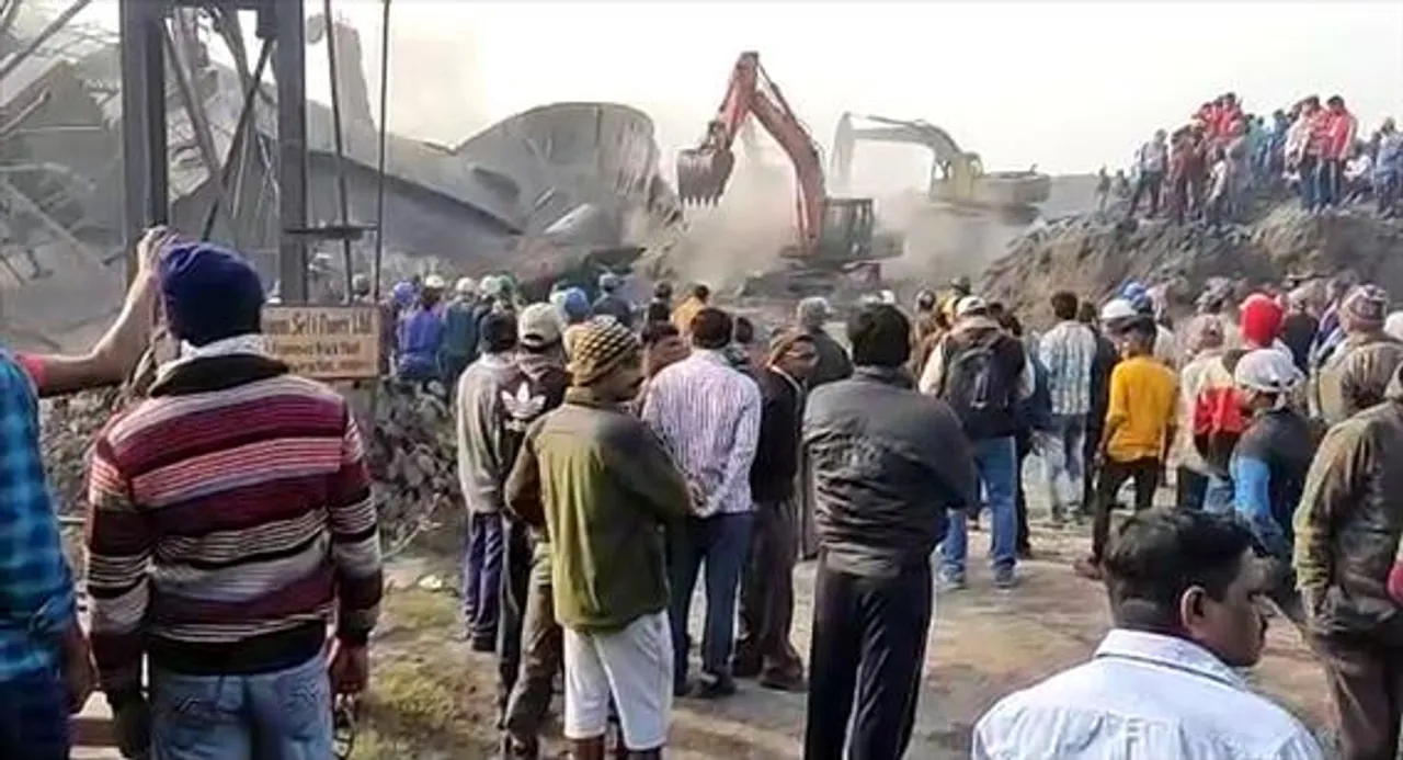 ছাই চাপা পড়ে যাওয়া শ্রমিকদের দেহ উদ্ধার!