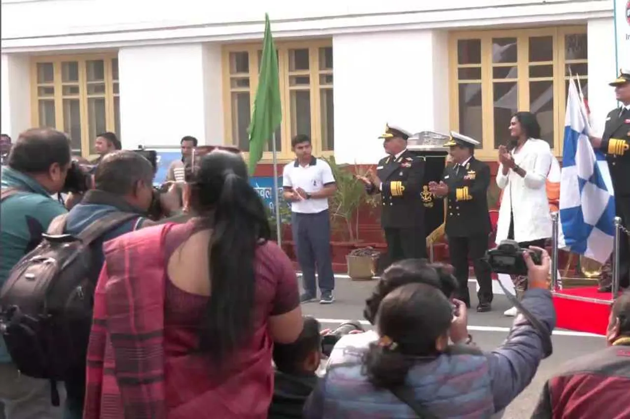 নৌবাহিনীর ম্যারাথনে অংশগ্রহণকারীদের স্বাগত জানালেন পিভি সিন্ধু