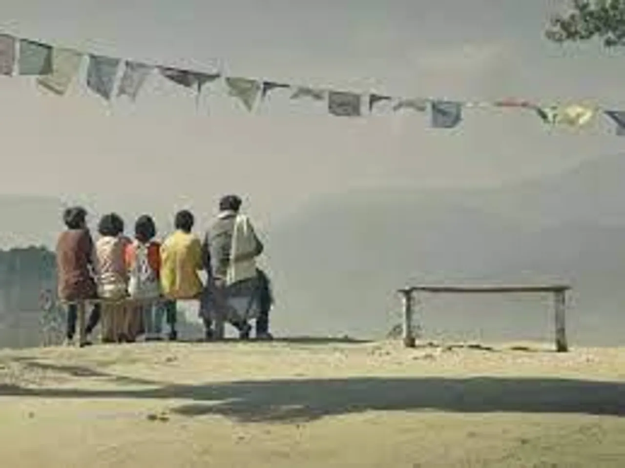 ‘আবার বছর কুড়ি পরে’ পাহাড়ি পথে আবির, রুদ্রনীলরা