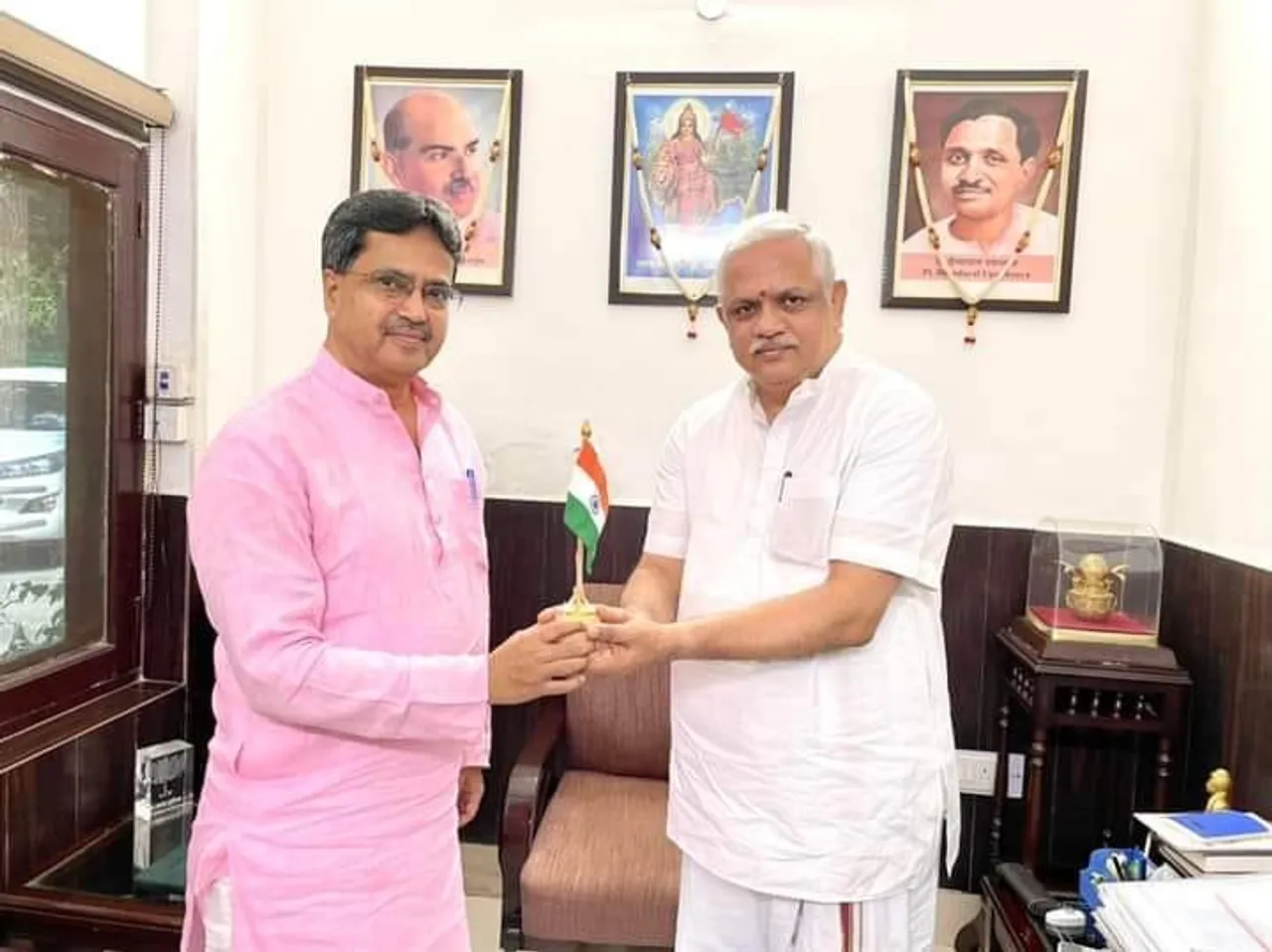 দিল্লিতে মানিক