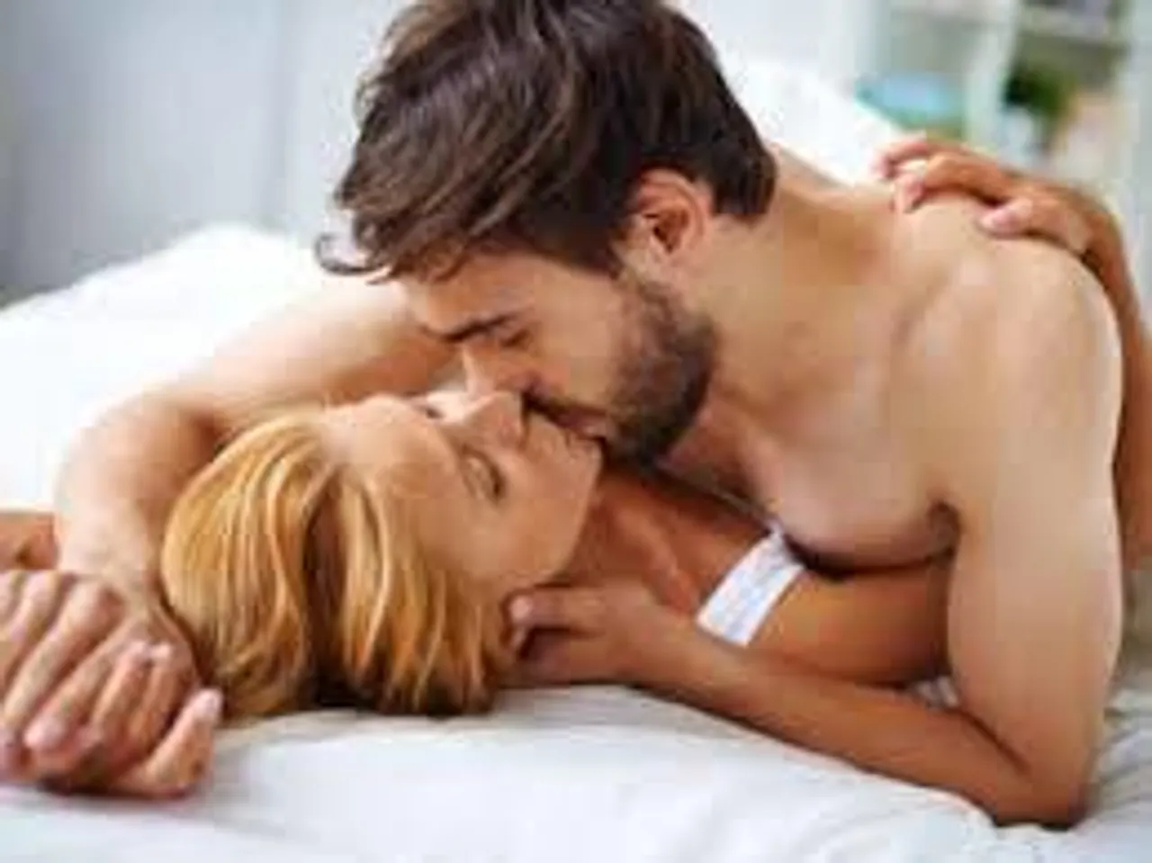 যৌনমিলনের আগে যৌনাঙ্গে চুমু খান