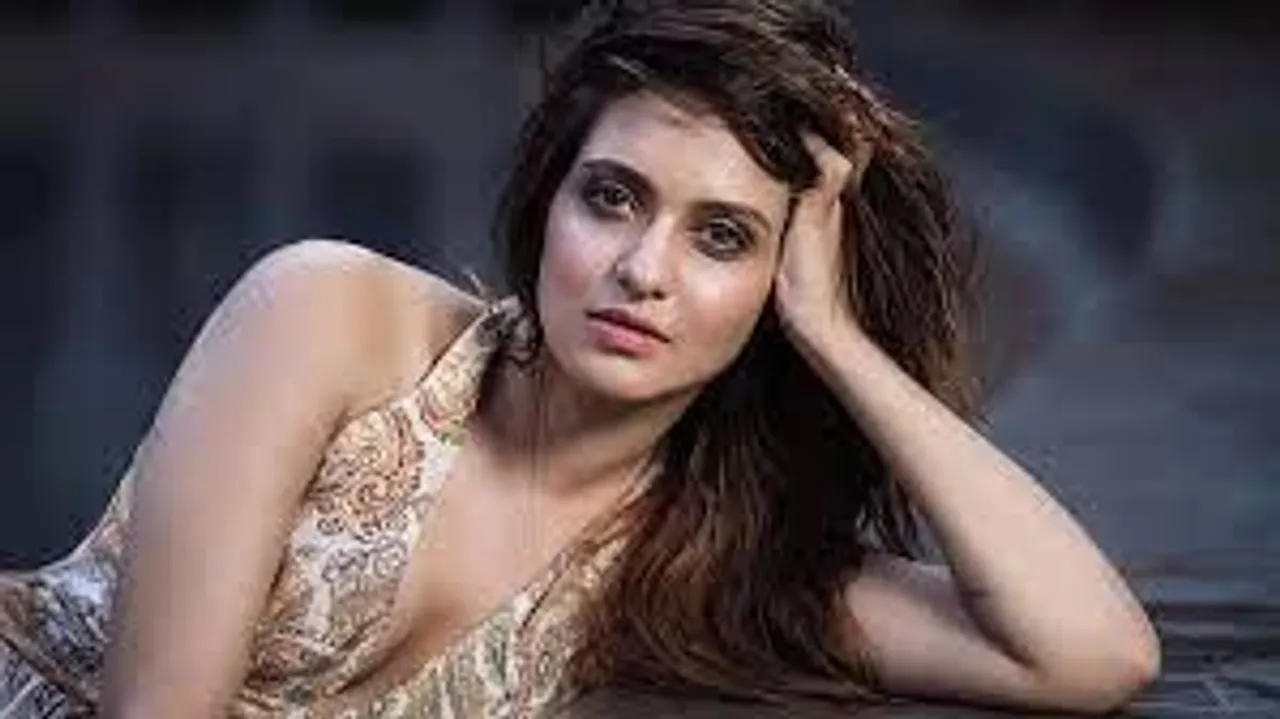 সেরা অভিনেত্রী হিসেবে পুরস্কৃত প্রিয়াঙ্কা