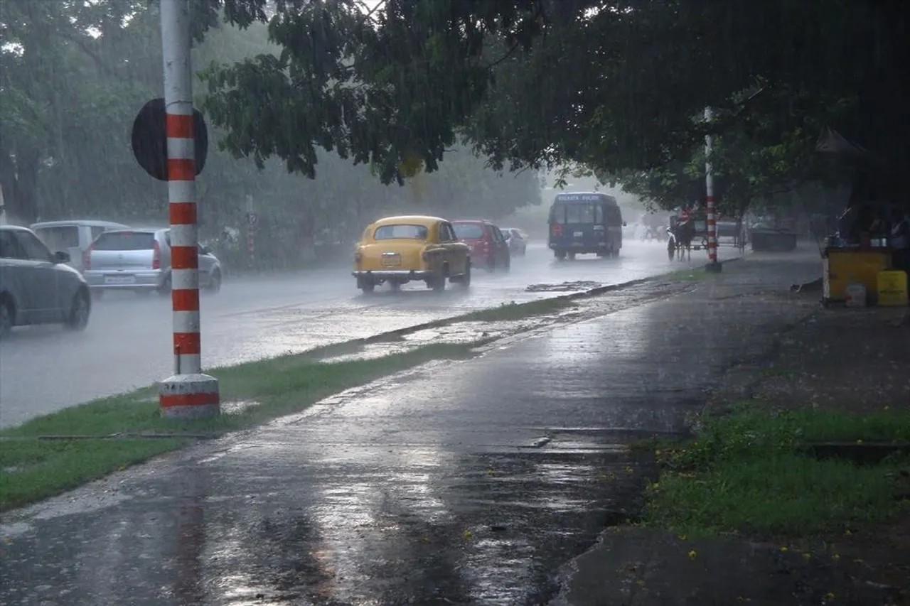 আজ  বজ্রবিদ্যুৎ সহ বৃষ্টির সম্ভাবনা