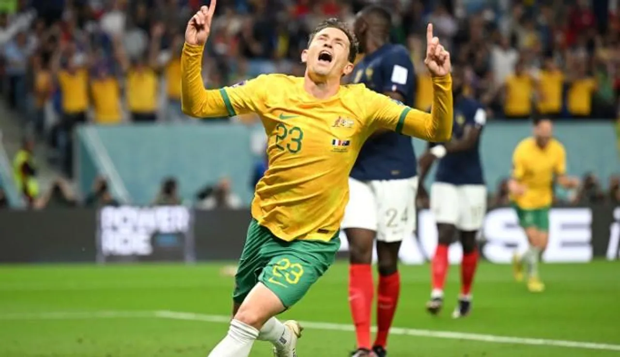 শুরুতেই ১-০ এগিয়ে গেল অজিরা