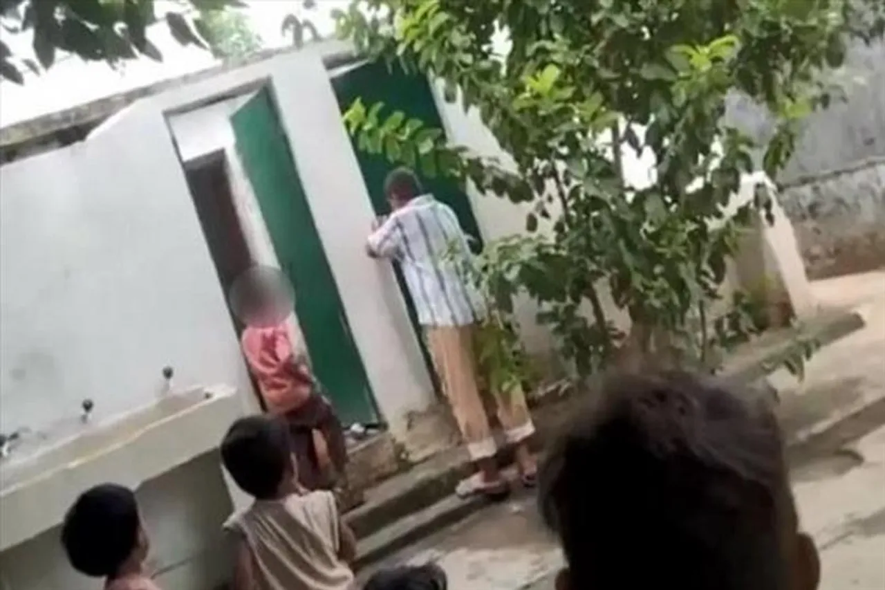 পড়ুয়াদের টয়লেট পরিষ্কার করতে বাধ্য করার অভিযোগ যোগী রাজ্যে