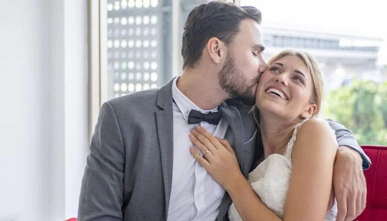 কখন ভালোবাসায় ধরা পড়ুক বন্ধুত্ব