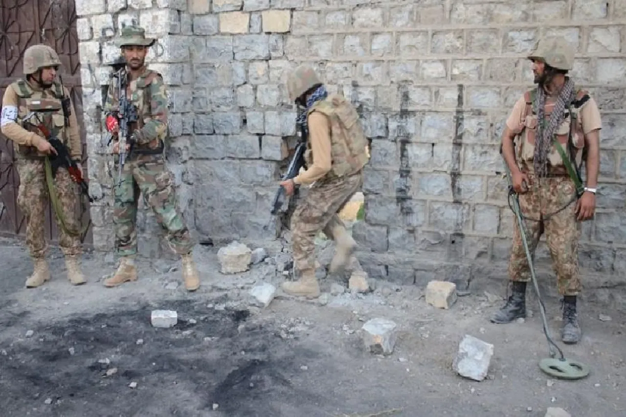 পাকিস্তানের চেকপোস্টে গোলাবর্ষণ, নিহত ৪