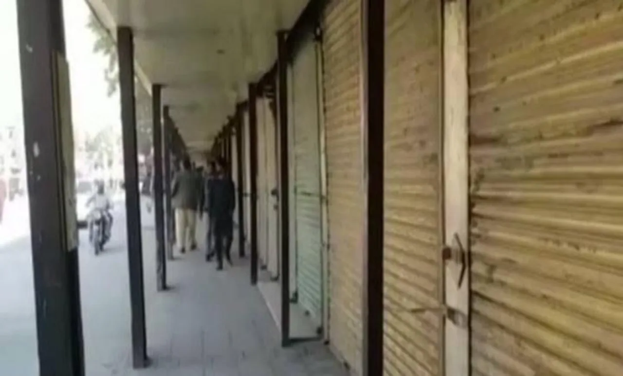 নতুন কর আইনের প্রতিবাদে গিলগিট বালতিস্তানে শাটার বন্ধ করলো দোকানদাররা