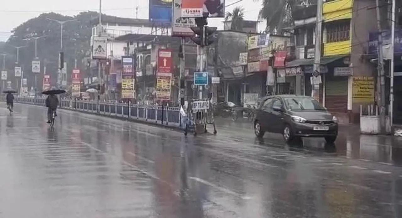 অকাল বৃষ্টিতে নাজেহাল আলিপুরদুয়ার বাসী