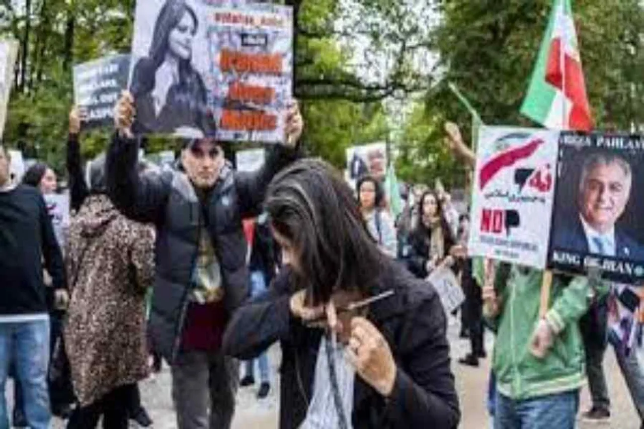 ইরান বিক্ষোভ, বিক্ষোভ থামাতে চলছে গুলি- দেখুন ভিডিও