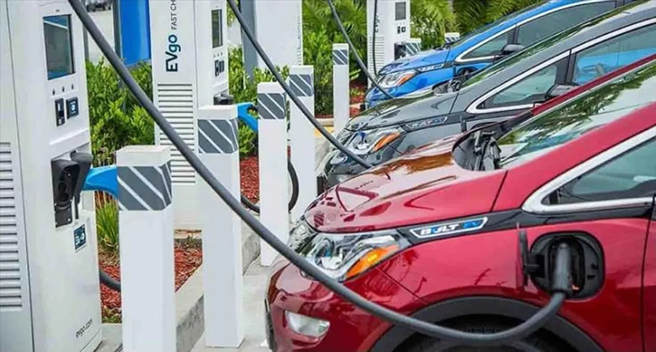 দেশে আগামী তিন বছরে ১০ হাজার ইভি চার্জিং স্টেশন তৈরি হবে
