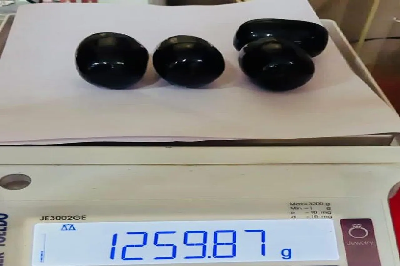 দুবাই ফেরত যাত্রীর থেকে ৫৩ লাখের সোনা উদ্ধার