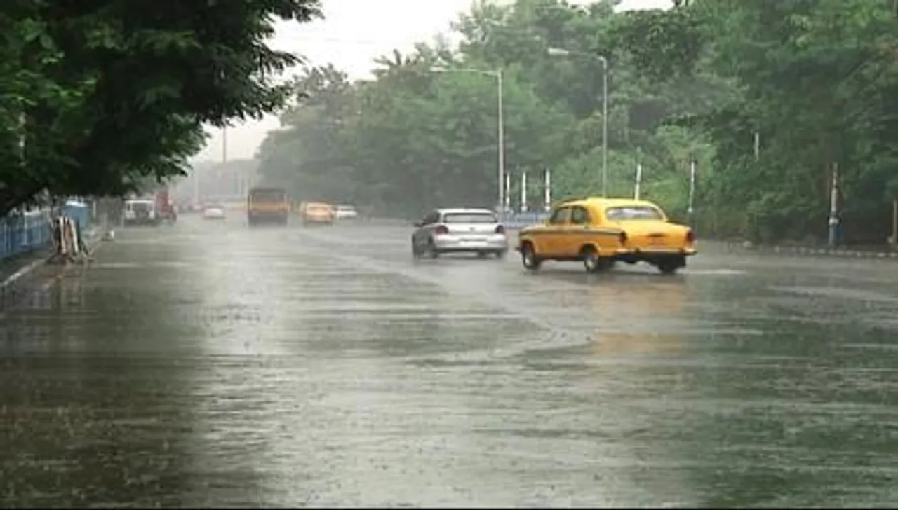 Weather update: কলকাতা ও দক্ষিণবঙ্গে বৃষ্টির পূর্বাভাস