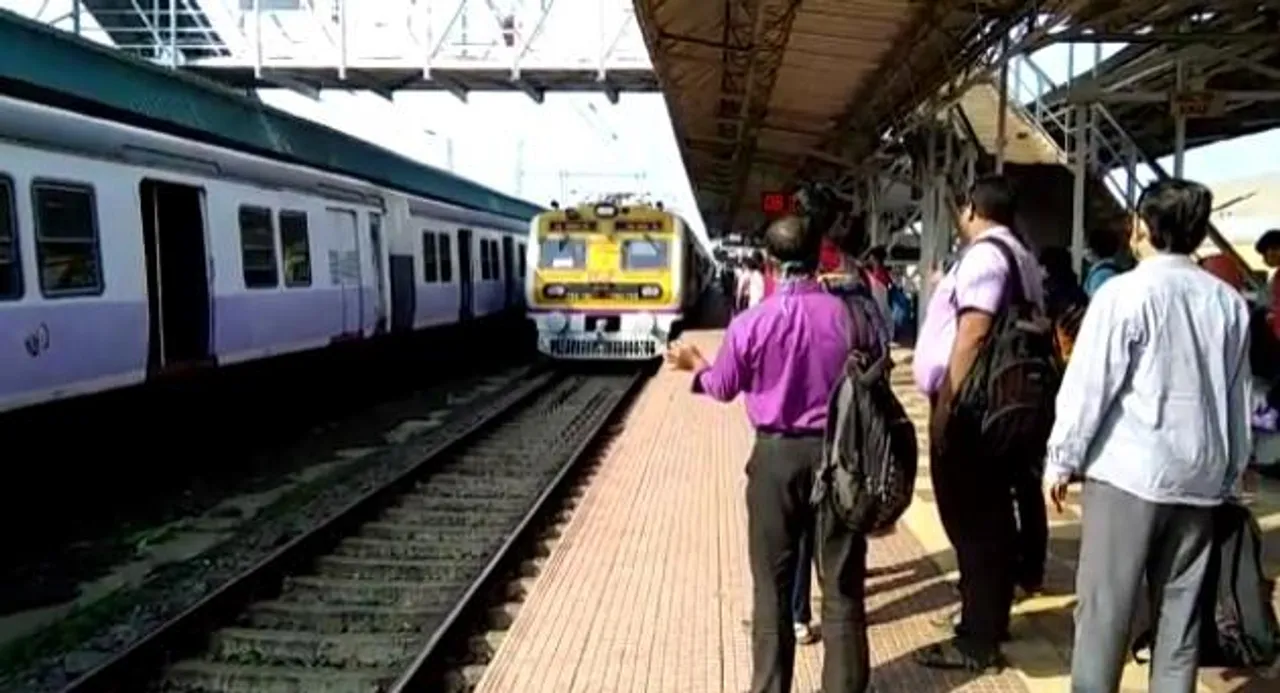 দঃ পূর্ব রেল স্টেশনে প্রায় ৪৮ টি যাত্রীবাহি ট্রেন চলতে শুরু করল