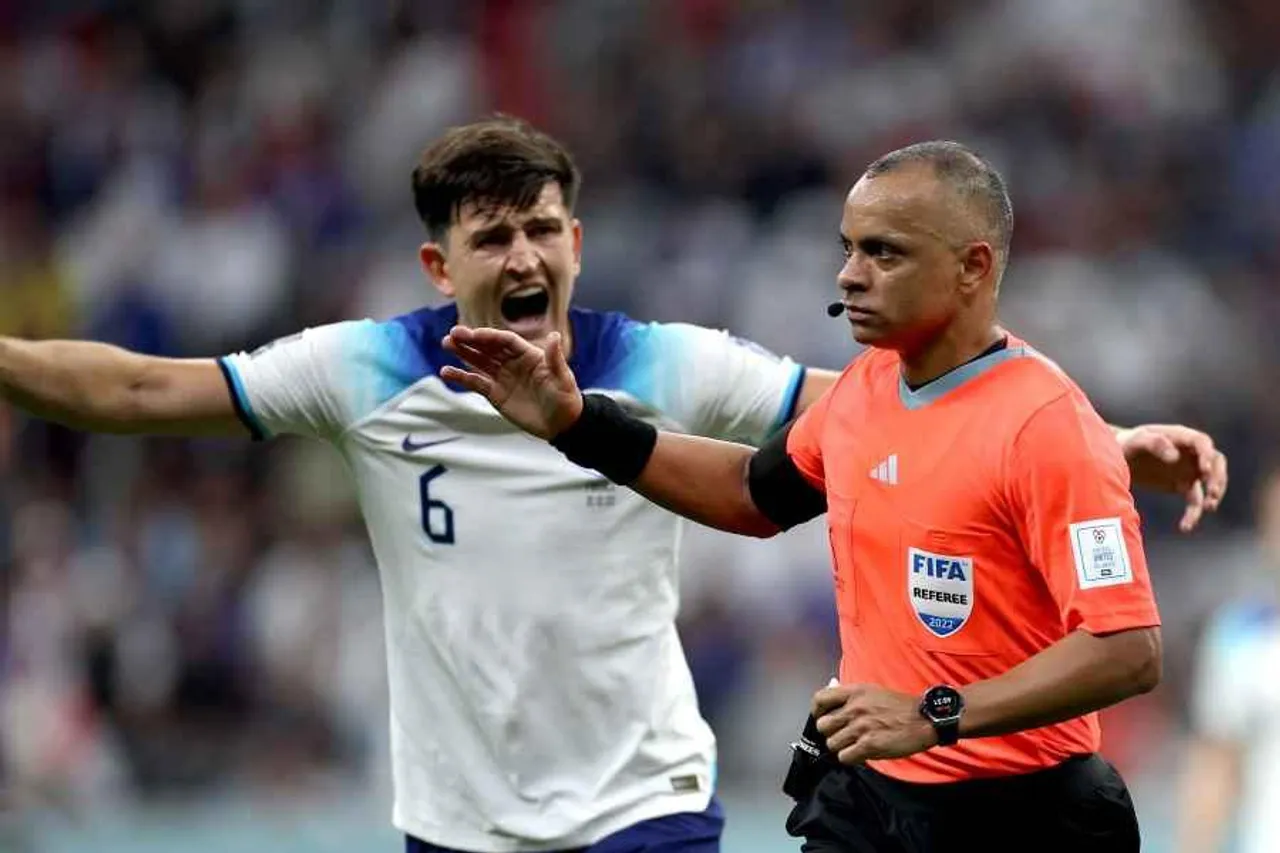 বিশ্বকাপ ফাইনালের দায়িত্বে ইংল্যান্ড ম্যাচের 'ভিলেন'!