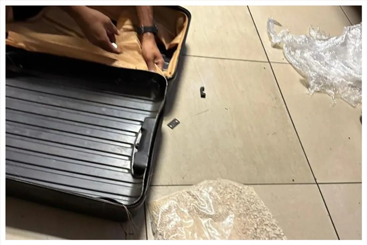 বিমানবন্দরে যাত্রীর কাছ থেকে উদ্ধার ৭.৬ কেজি হেরোইন