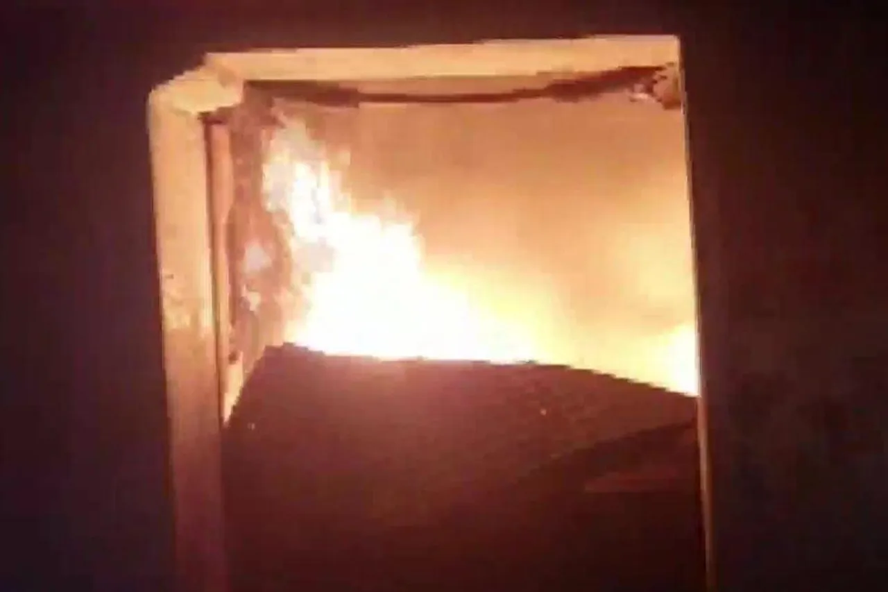 স্ক্র্যাপ শপে আগুন, মৃত ১১