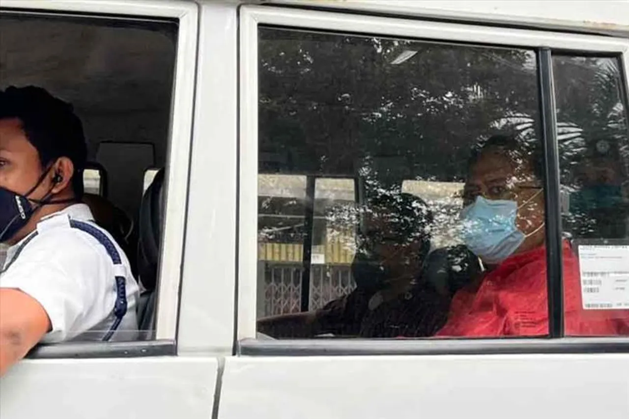 অসুস্থ পার্থ চট্টোপাধ্যায়কে নিয়ে যাওয়া হল SSKM-এ