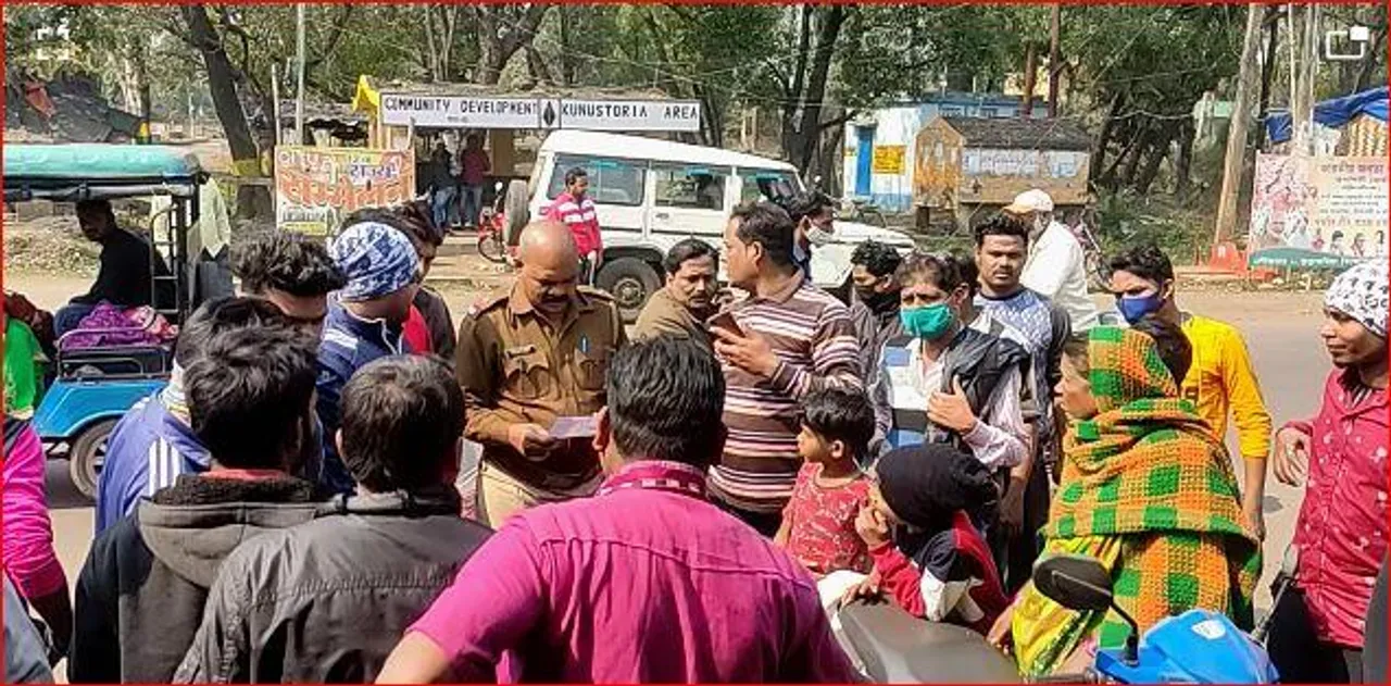 মোবাইল প্রতারণার অভিযোগে গ্রেফতার এক মহিলা সহ গ্রেফতার আরও ১