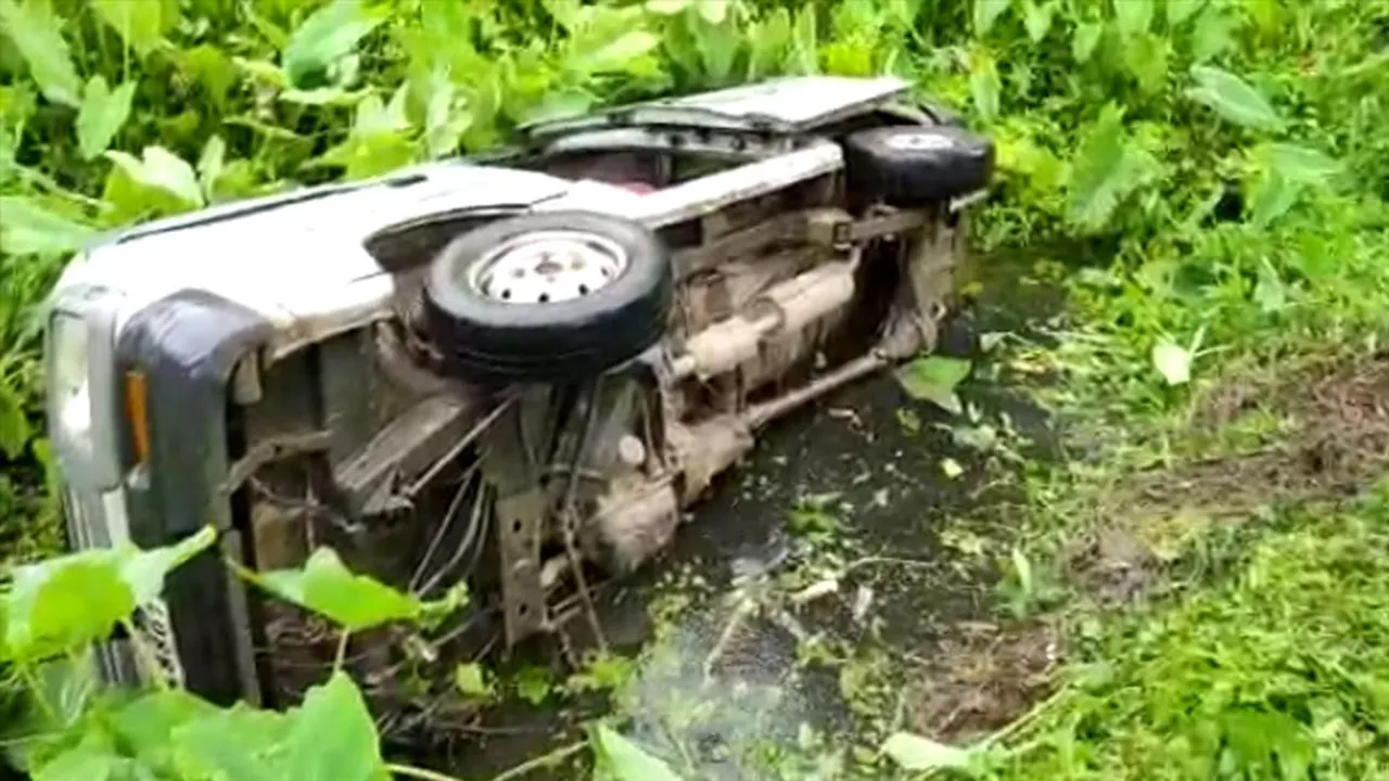 দুর্ঘটনার কবলে মারুতি গাড়ি, জখম ৩