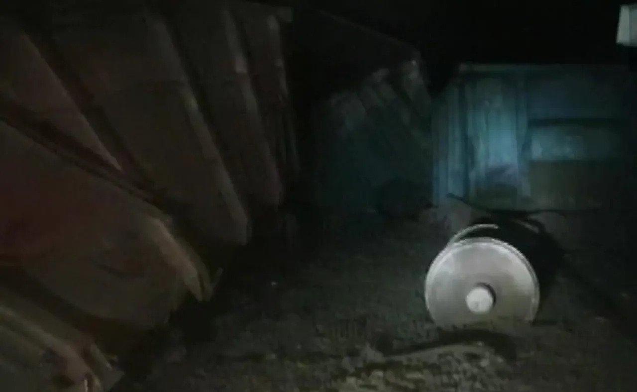 গুজরাটে লাইনচ্যুত পণ্যবাহী ট্রেন