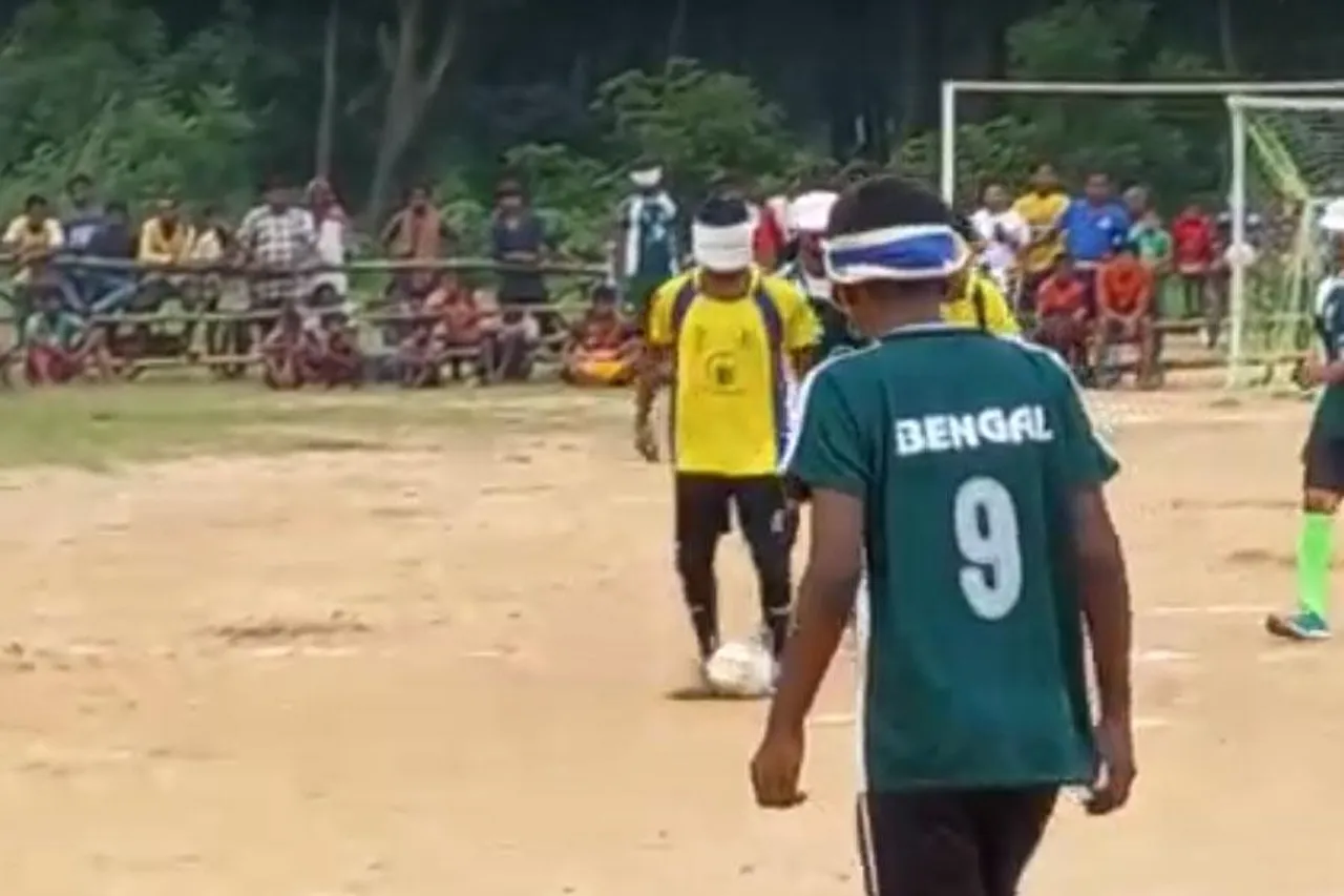 শিল্পাঞ্চলে দৃষ্টিহীনদের নিয়ে বিরল ফুটবল প্রতিযোগিতা