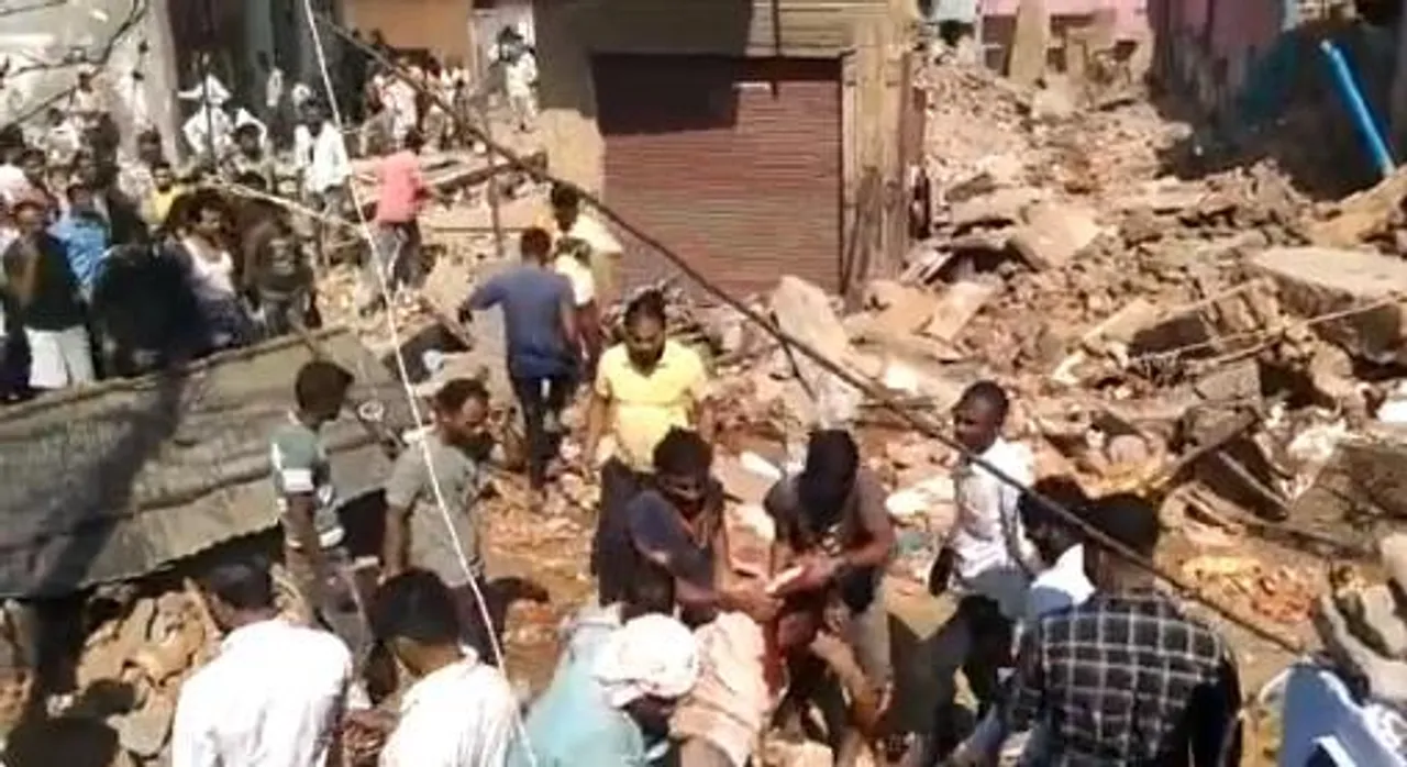 বাজি কারখানায় বিস্ফোরণে মৃত কমপক্ষে ৩