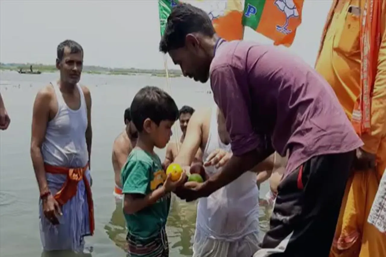 ভোট পরবর্তী হিংসায় মৃত বিজেপি কর্মীদের আত্মার শান্তি কামনায় দুর্গাপুরে তর্পন বিজেপির