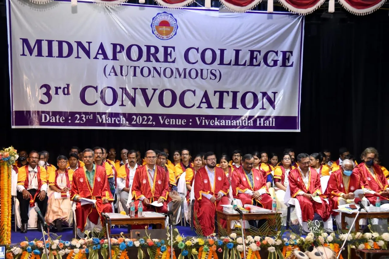 'ছাত্র-ছাত্রীদের শিখতে চাওয়ার ইচ্ছেটা যেন বেঁচে থাকে,'- মেদিনীপুর কলেজের সমাবর্তন অনুষ্ঠানে বললেন গুণীজনরা