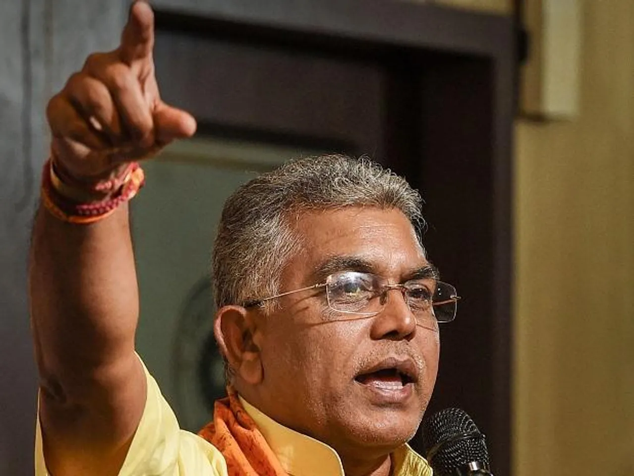 ভবানীপুরে দিলীপ ঘোষের প্রচারে উত্তেজনা