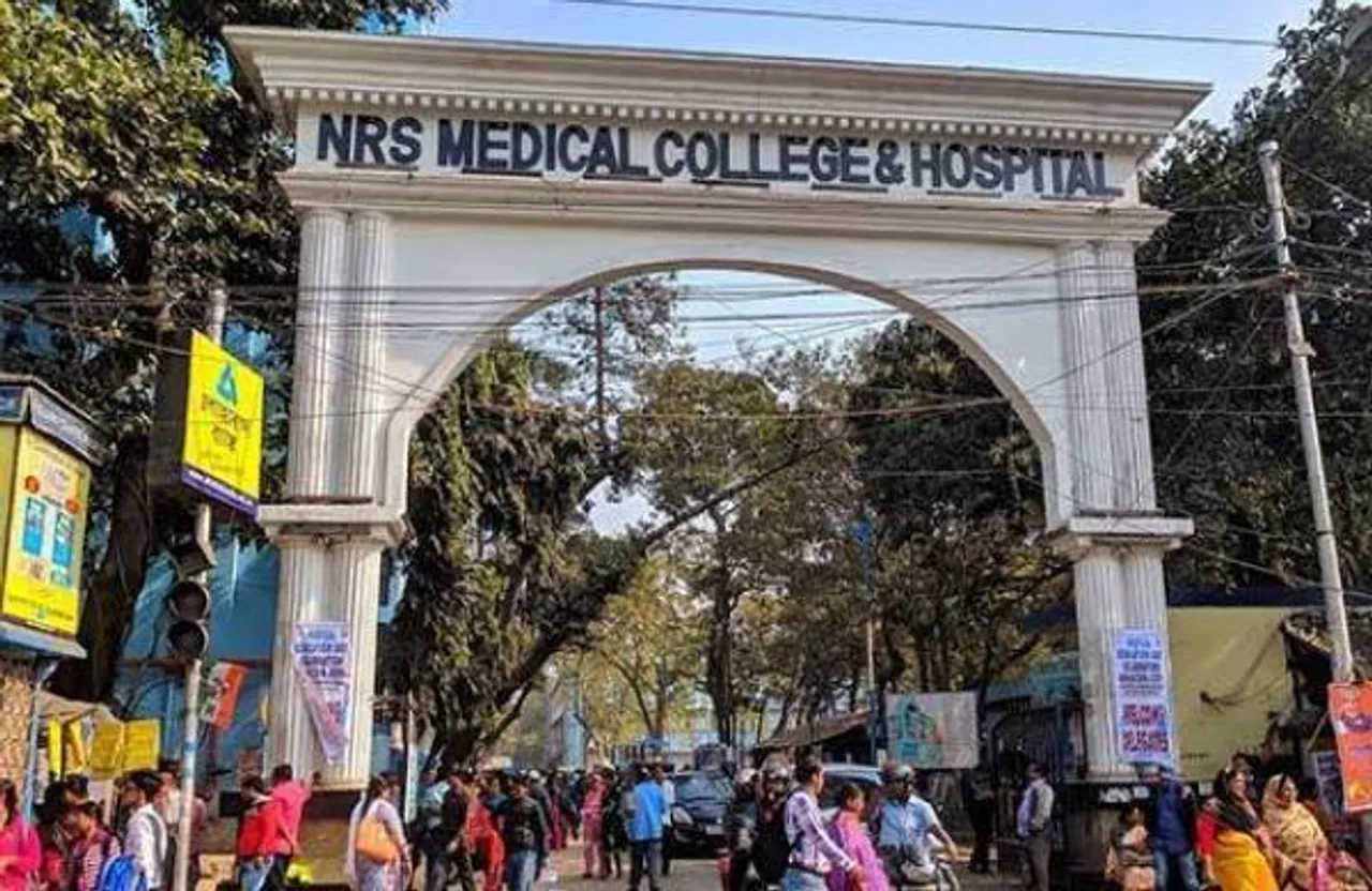 এনআরএস হাসপাতালে রক্ত বের হওয়ার নল, ক্যাথিটার সমেত শিশুকে কোলে করে নিয়ে যাওয়া হচ্ছে সিটিস্ক্যান করাতে!