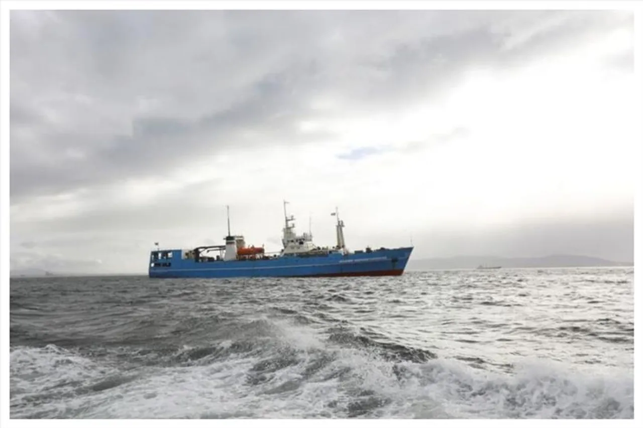 দক্ষিণ আফ্রিকায় অবতরণ করল রাশিয়ার অ্যান্টার্কটিক জাহাজ