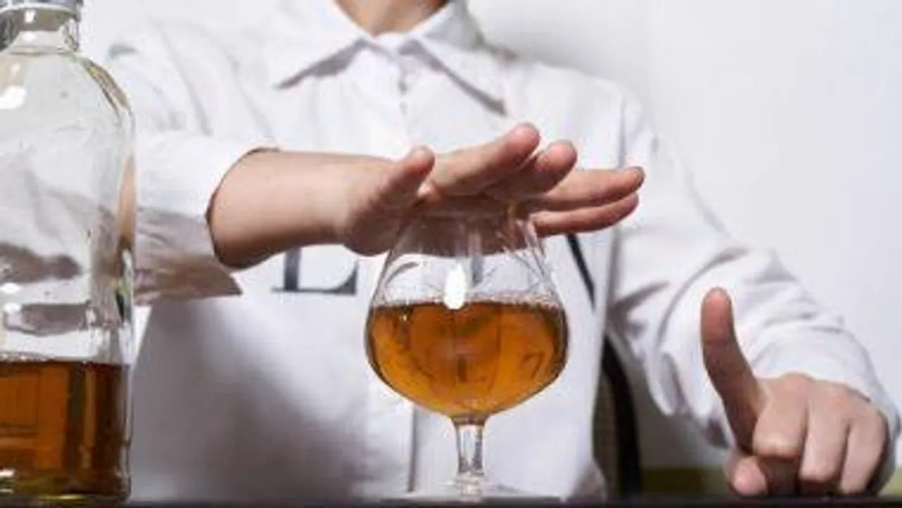 নির্বাচনের আগে রাজধানীতে মদের বিক্রি বন্ধের নির্দেশ দিল কমিশন