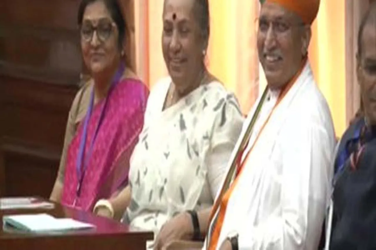 কেন্দ্রীয় মন্ত্রীর সঙ্গে কথোপকথন সারলেন বিরোধী প্রার্থী