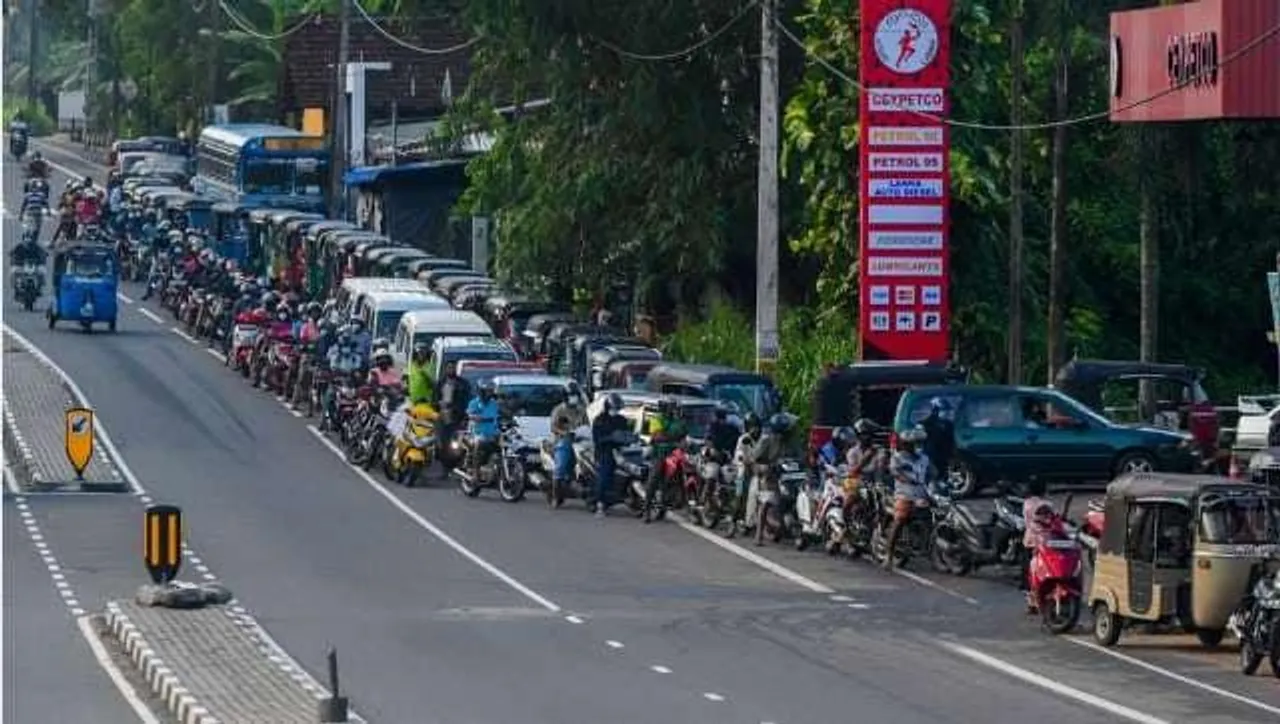 শ্মশানের জন্য জ্বালানি সঞ্চয় করতে বাধ্য হল শ্রীলঙ্কা