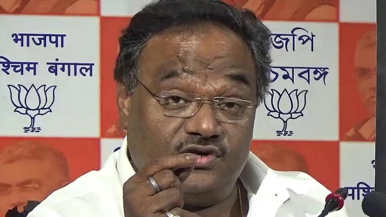 তৃণমূলের রাজনীতির কারণে শুভেন্দু বাদ পড়েছেন!