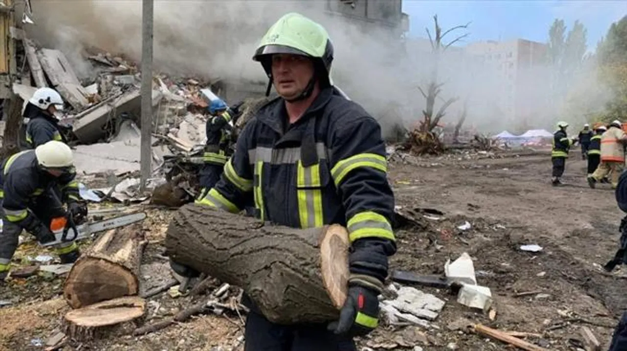 ক্ষেপণাস্ত্র হামলার পর জাপোরিঝিয়ায় ২০০ জনেরও বেশি উদ্ধারকর্মী রয়েছেঃ ইউক্রেনীয় কর্মকর্তা