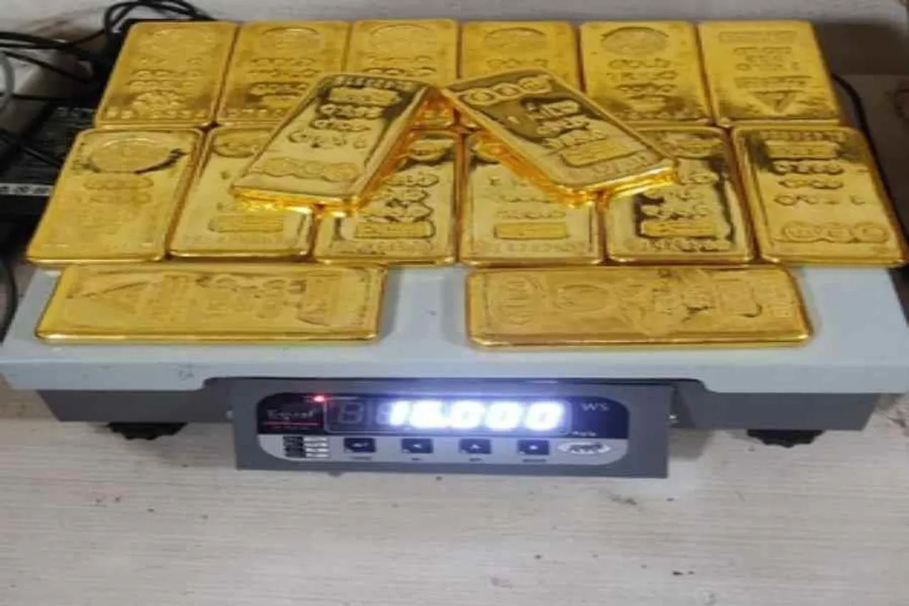 মুম্বাই বিমানবন্দরে ১৬ কেজি সোনা সহ গ্রেফতার এক