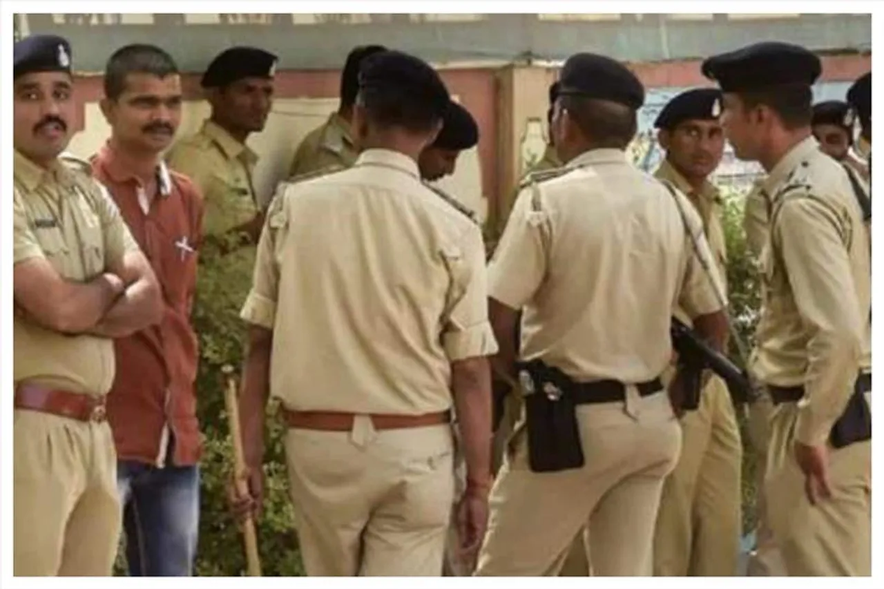 নয়ডায় সমস্ত মাংসের দোকান বন্ধ করে দিয়েছে পুলিশ