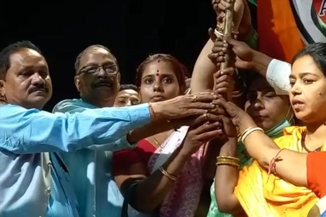 আসানসোলে তৃণমূলে যোগ দিলেন ২ কাউন্সিলর