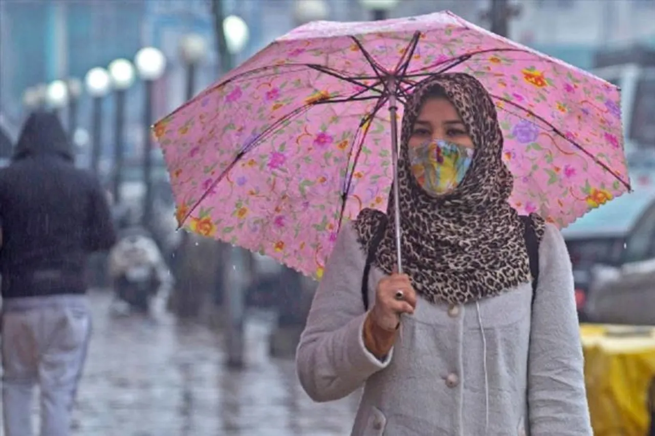 উপত্যকায় ভারী বৃষ্টিতে বন্ধ হল স্কুলের দরজা