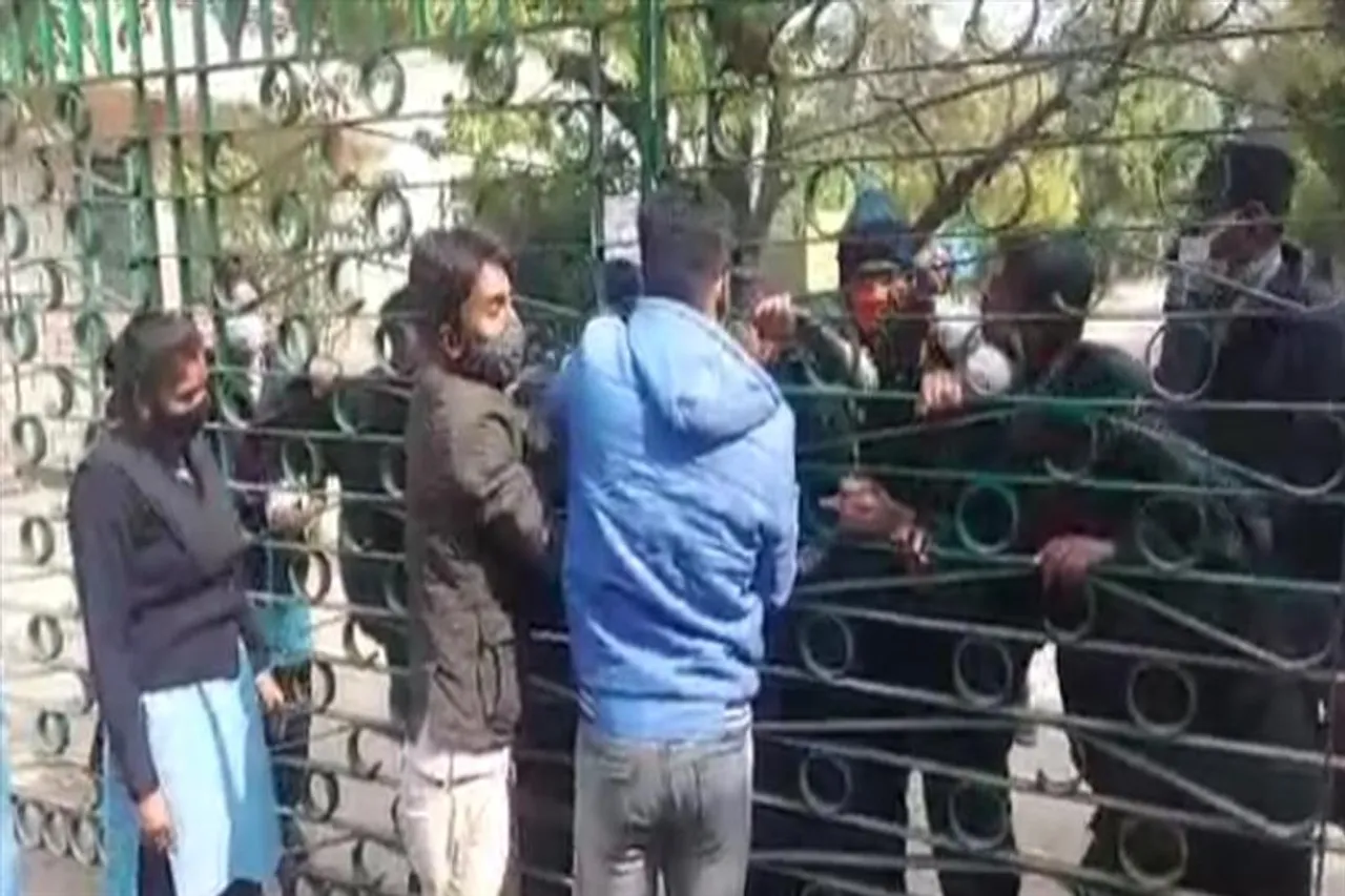 বিশ্বভারতীতে ছাত্র বিক্ষোভ