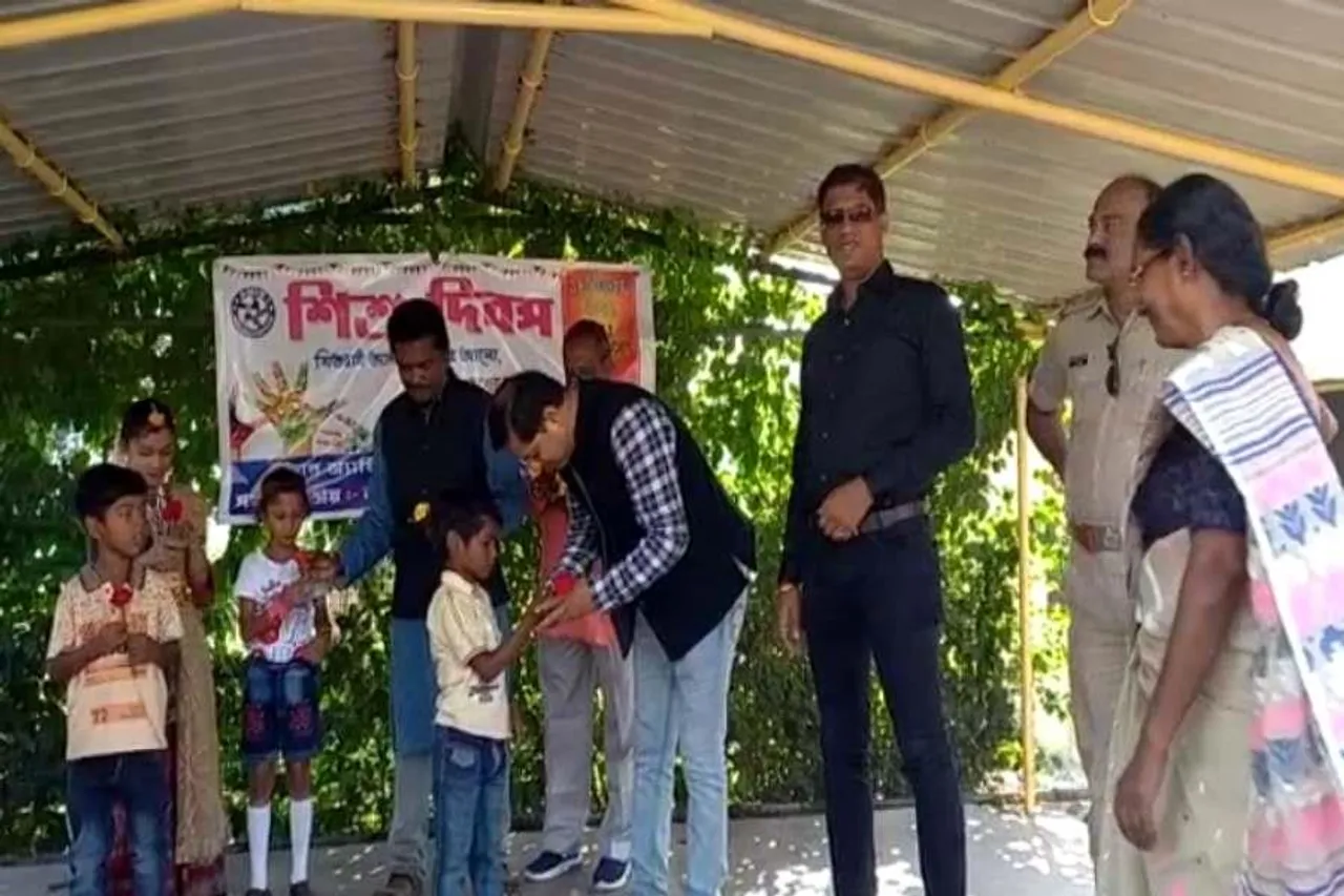 ঐতিহ্যের সঙ্গে পালিত হচ্ছে শিশু দিবস