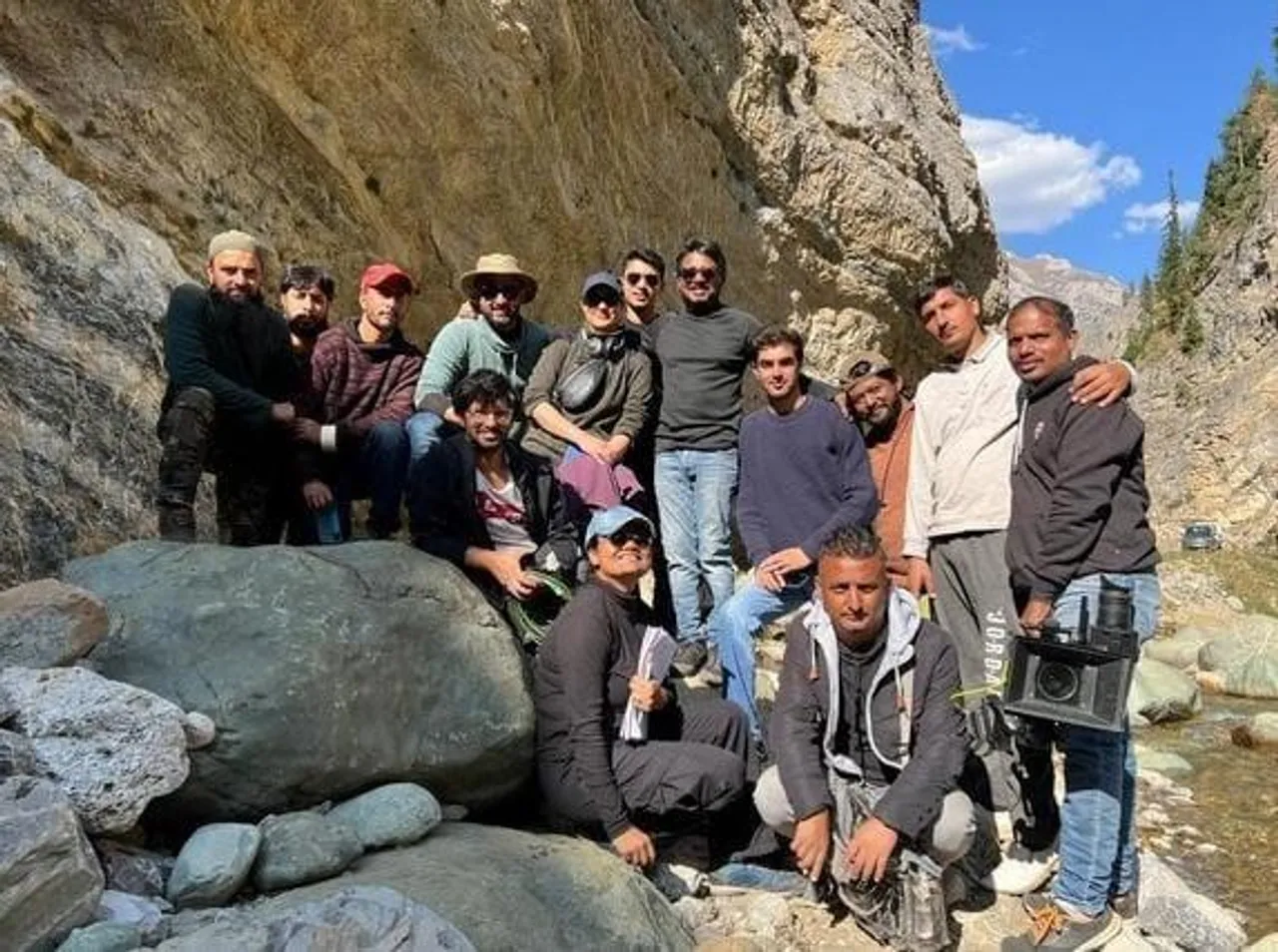 'Chahiye thoda pyaar': কাশ্মীরের গুরেজ উপত্যকায় শুরু হয়েছে ছবির শুটিং