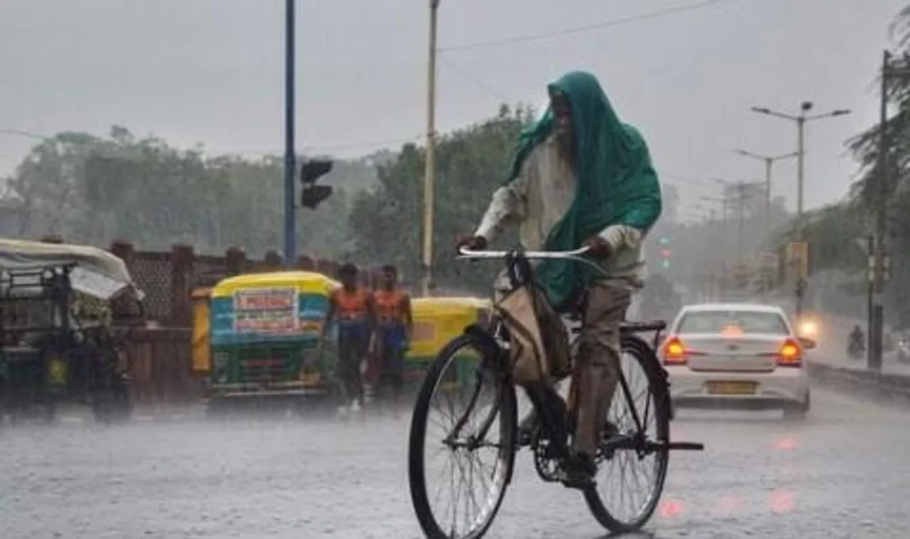 আজ জলপাইগুড়ি, কোচবিহার, ২ দিনাজপুরে ভারী বৃষ্টির পূর্বাভাস